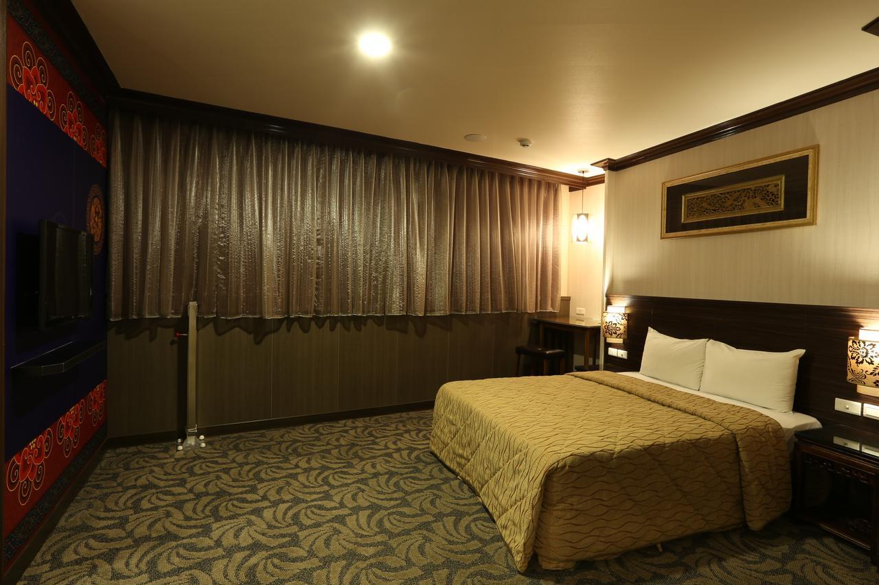 Monalisa Hotel Tainan Exterior photo