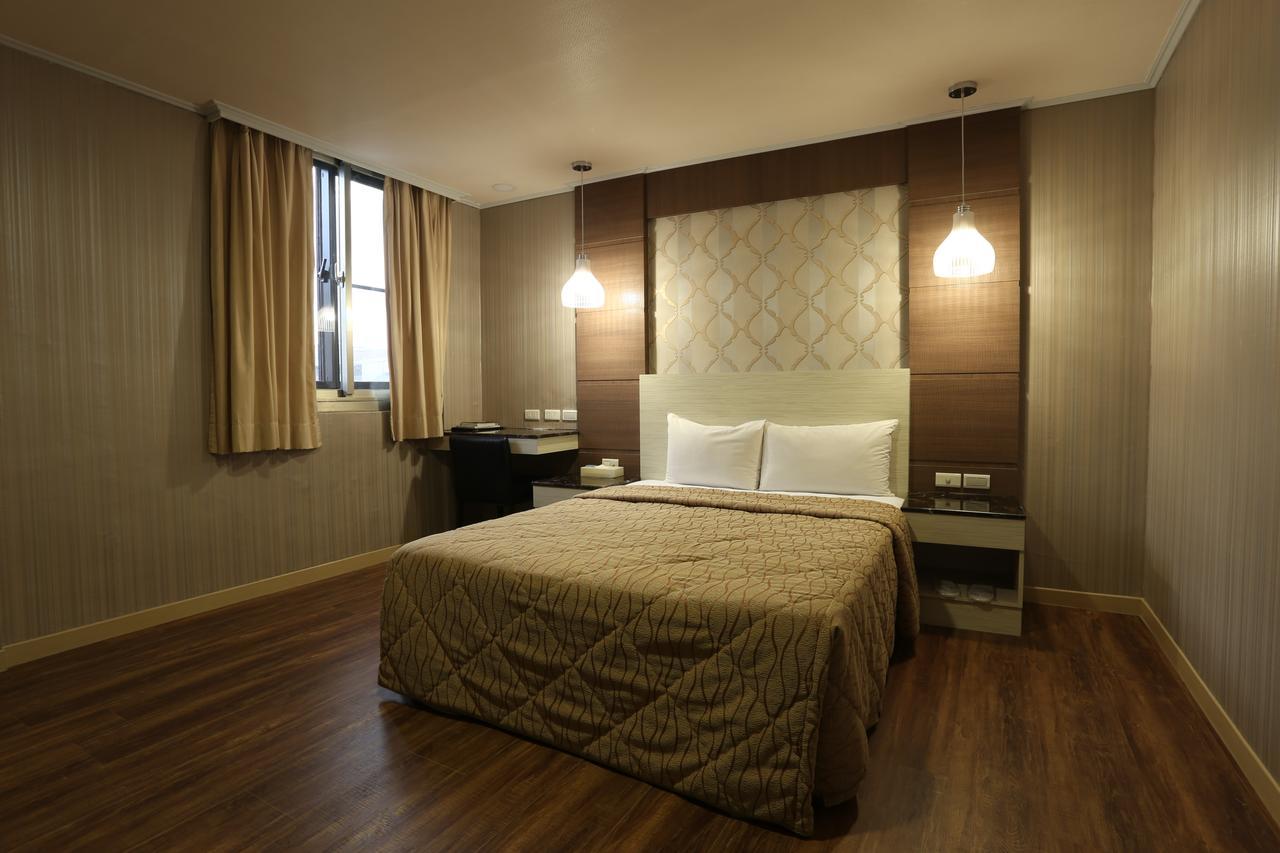 Monalisa Hotel Tainan Exterior photo