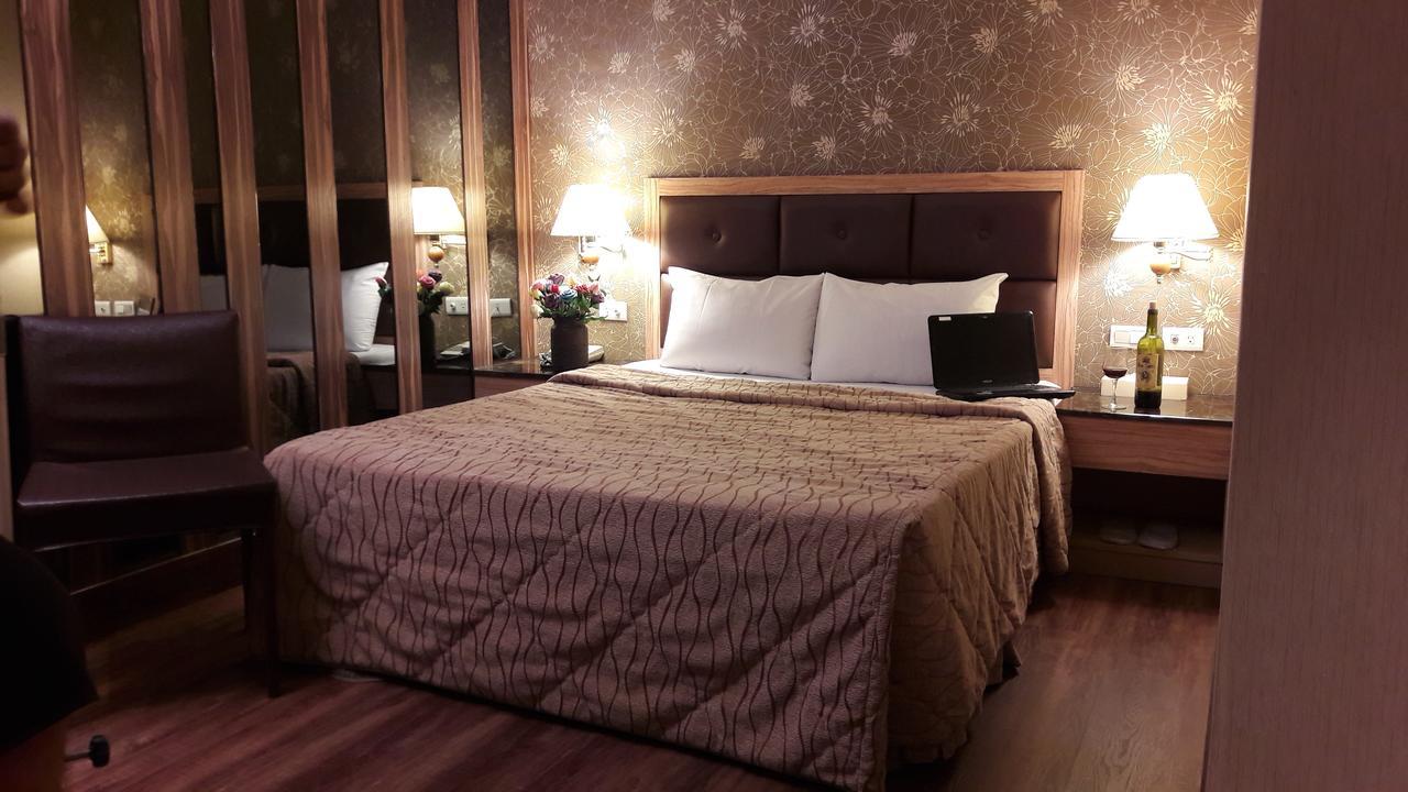 Monalisa Hotel Tainan Exterior photo